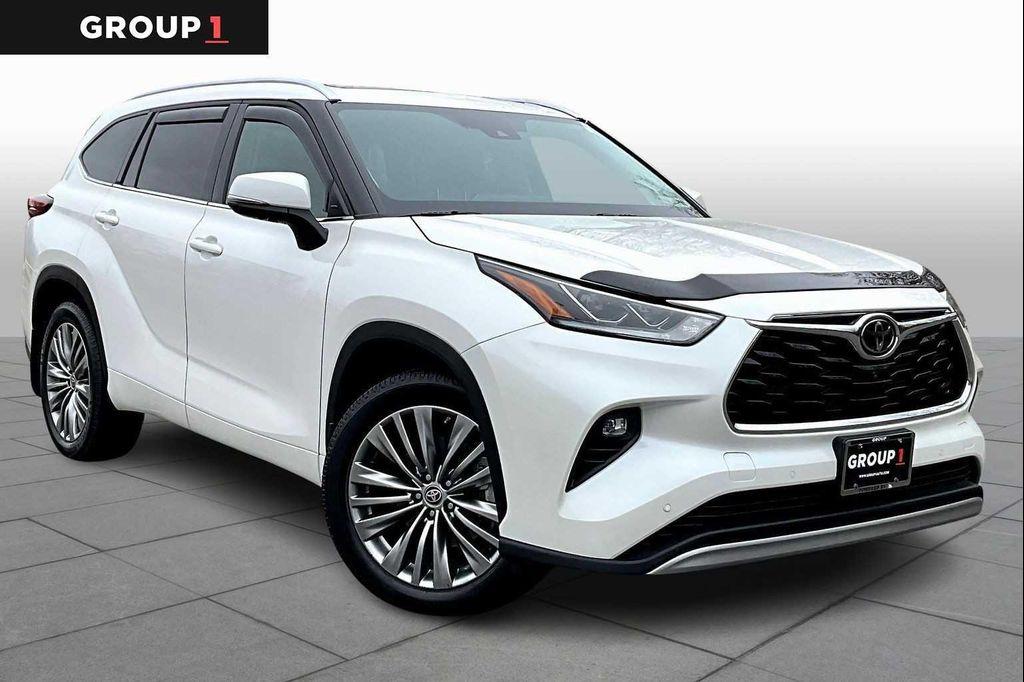 used 2021 Toyota Highlander car, priced at $40,649