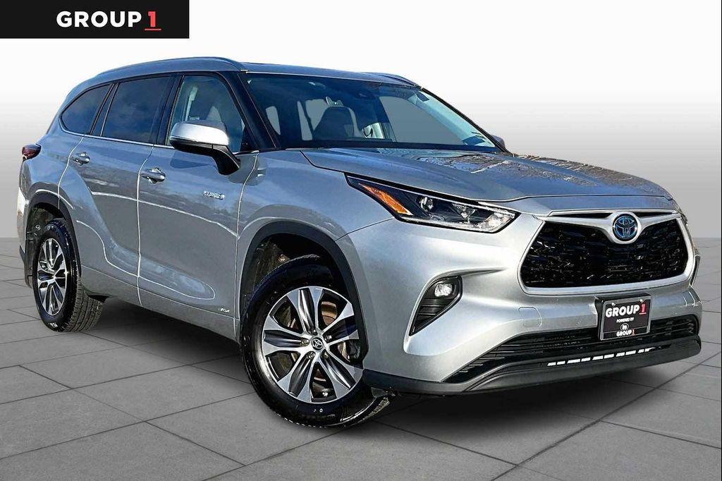 used 2021 Toyota Highlander Hybrid car, priced at $34,491