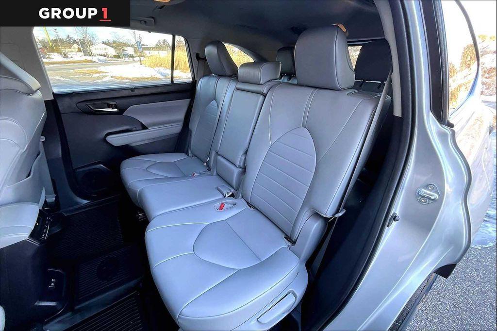 used 2021 Toyota Highlander Hybrid car, priced at $34,491