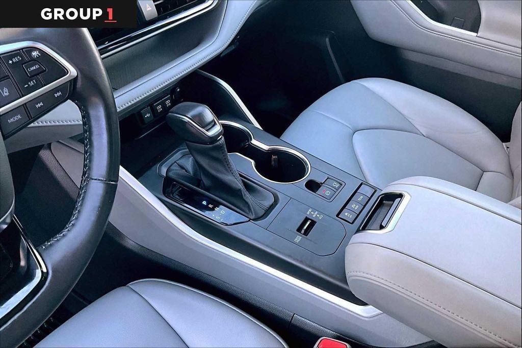 used 2021 Toyota Highlander Hybrid car, priced at $34,491