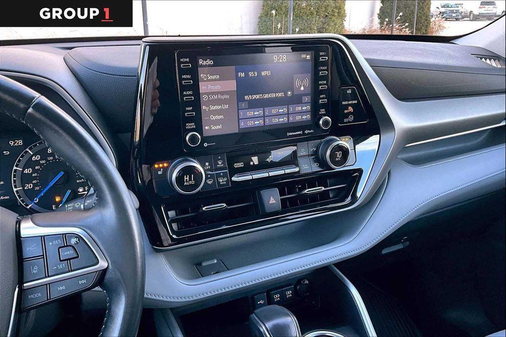 used 2021 Toyota Highlander Hybrid car, priced at $34,491