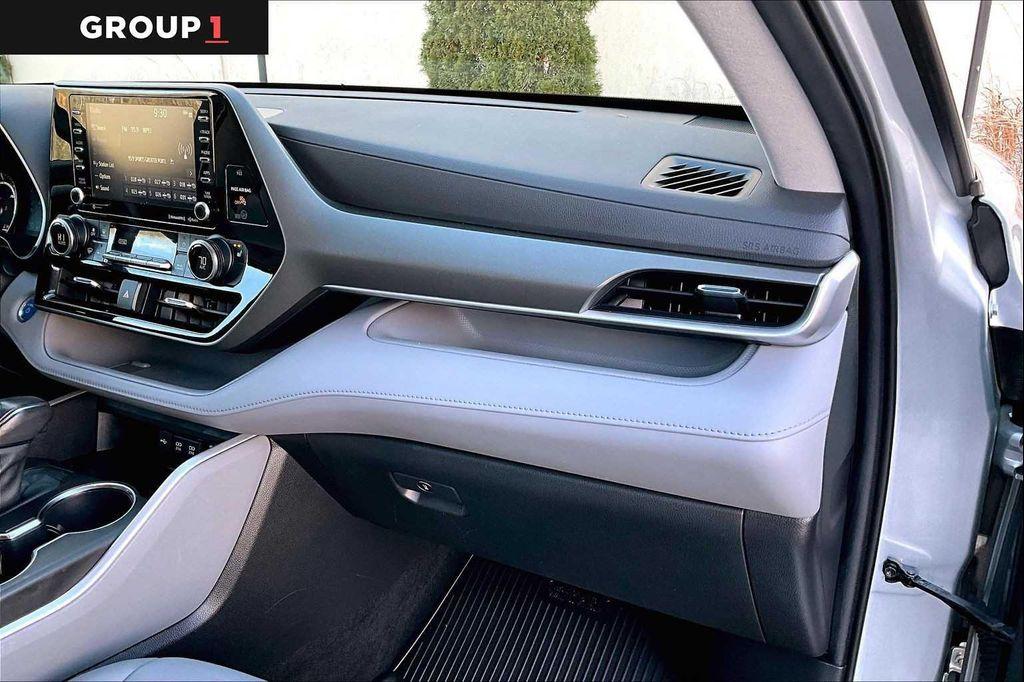 used 2021 Toyota Highlander Hybrid car, priced at $34,491
