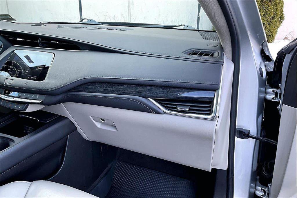 used 2019 Cadillac XT4 car, priced at $19,491