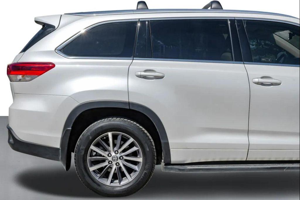 used 2018 Toyota Highlander car, priced at $15,795