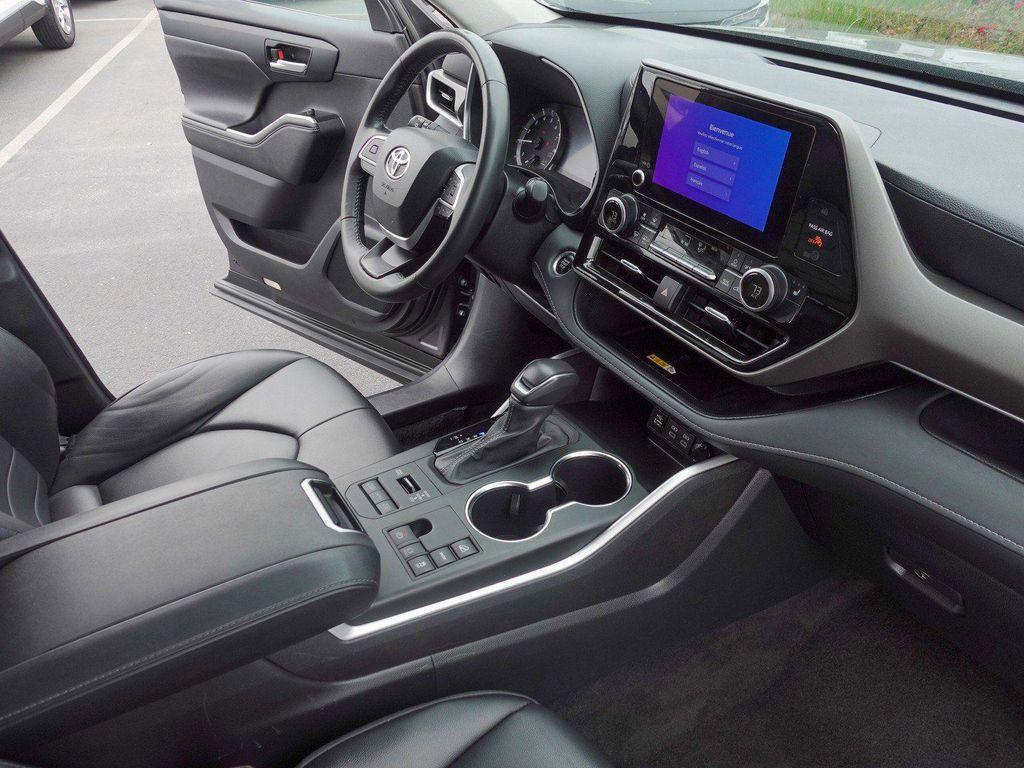 used 2024 Toyota Highlander car, priced at $35,986