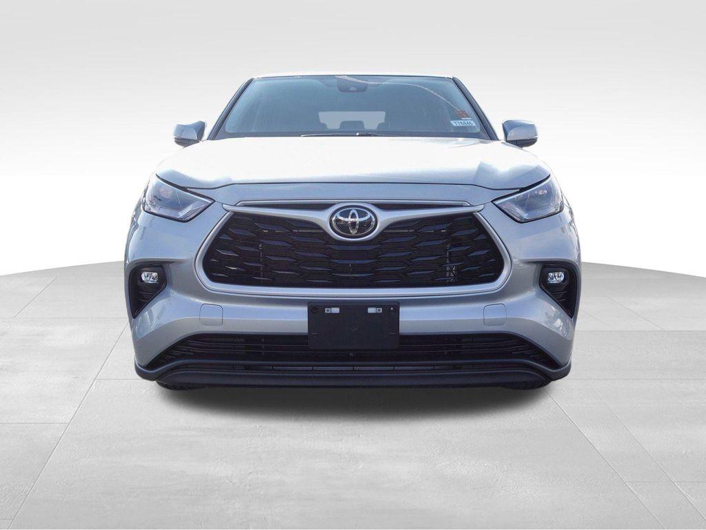used 2024 Toyota Highlander car, priced at $35,486