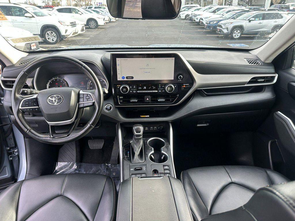 used 2023 Toyota Highlander car, priced at $34,986