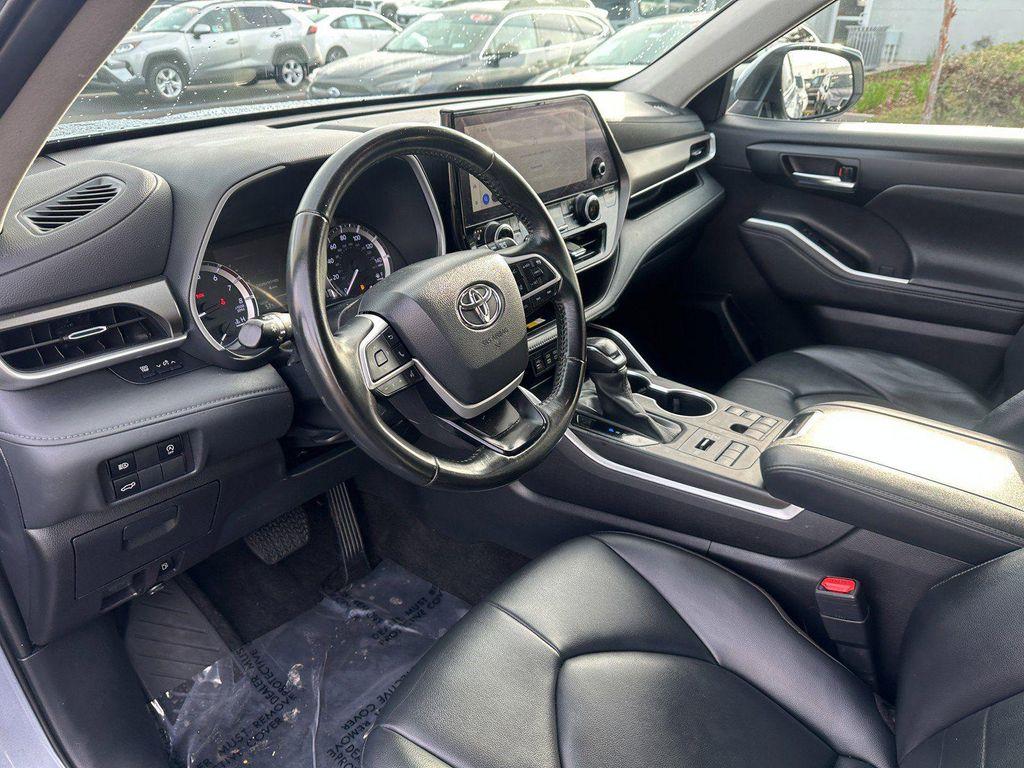 used 2023 Toyota Highlander car, priced at $34,986