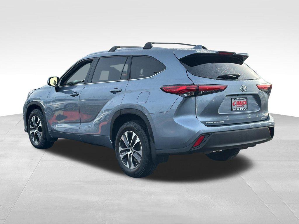used 2023 Toyota Highlander car, priced at $34,986