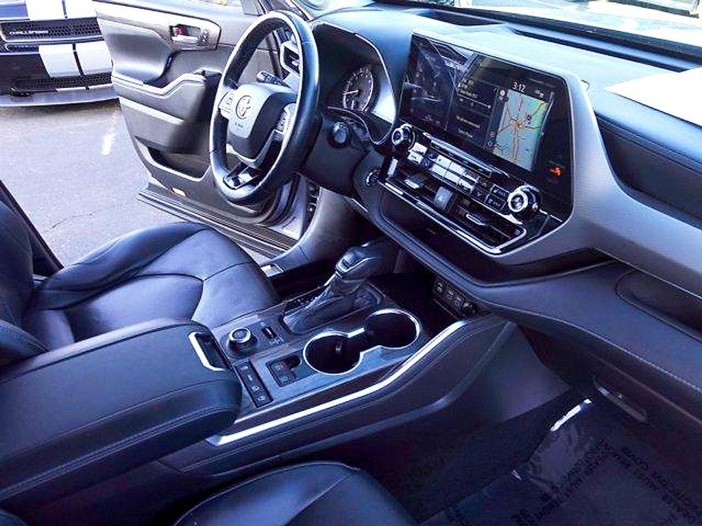used 2022 Toyota Highlander car, priced at $31,673