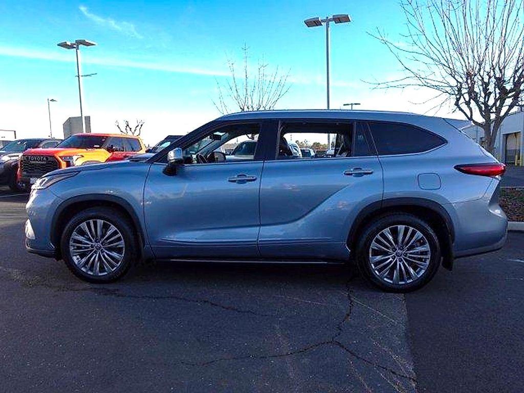 used 2022 Toyota Highlander car, priced at $31,673