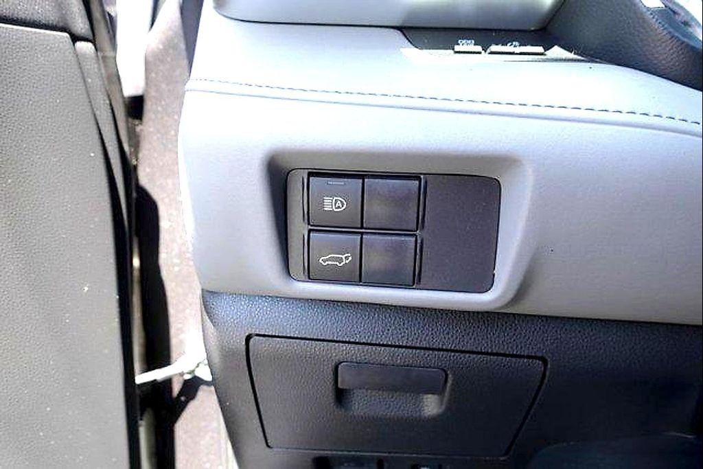 used 2022 Toyota Highlander Hybrid car, priced at $40,071