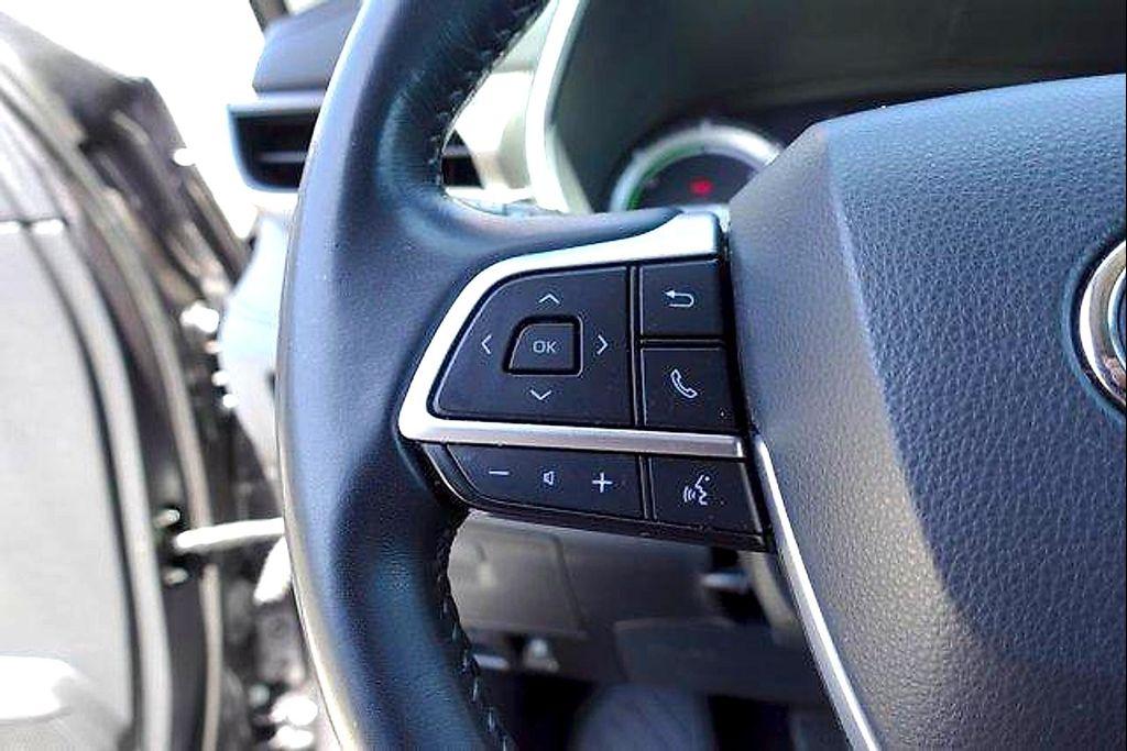used 2022 Toyota Highlander Hybrid car, priced at $40,071