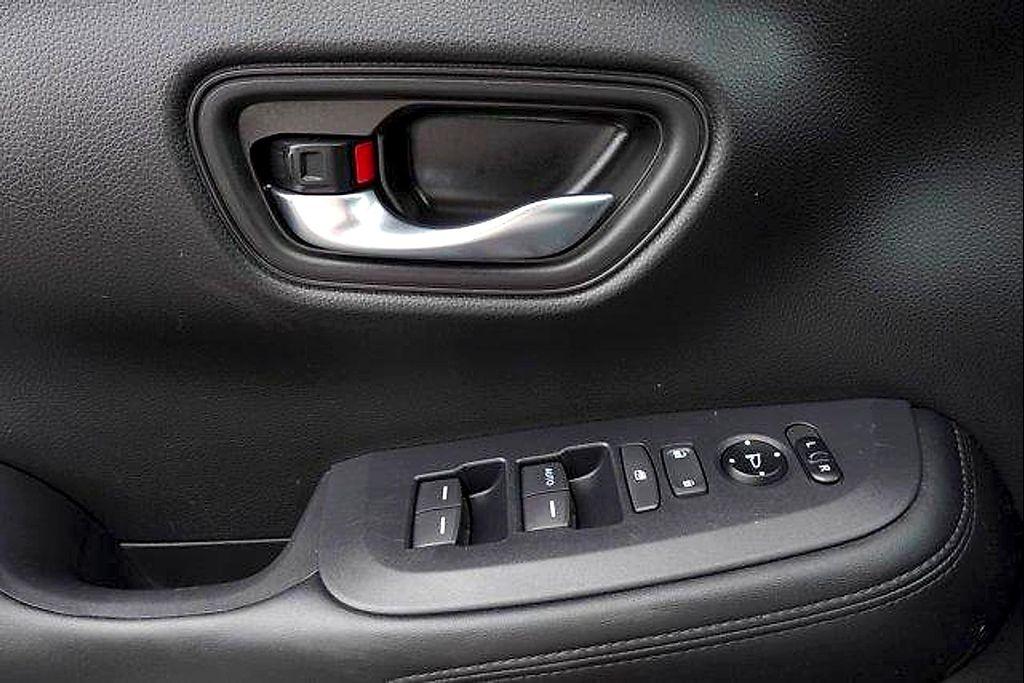used 2025 Honda HR-V car, priced at $25,071