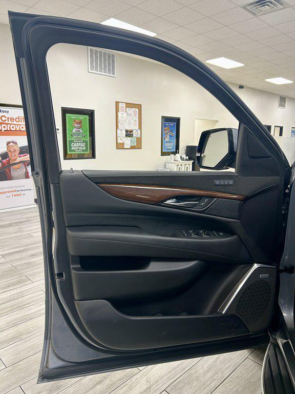 used 2019 Cadillac Escalade ESV car, priced at $34,995