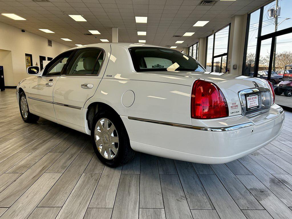 used 2004 Lincoln Town Car car, priced at $15,995
