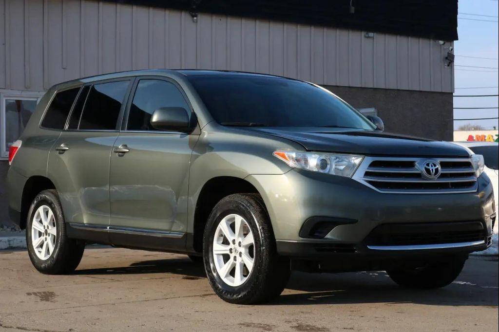 used 2013 Toyota Highlander car, priced at $10,995