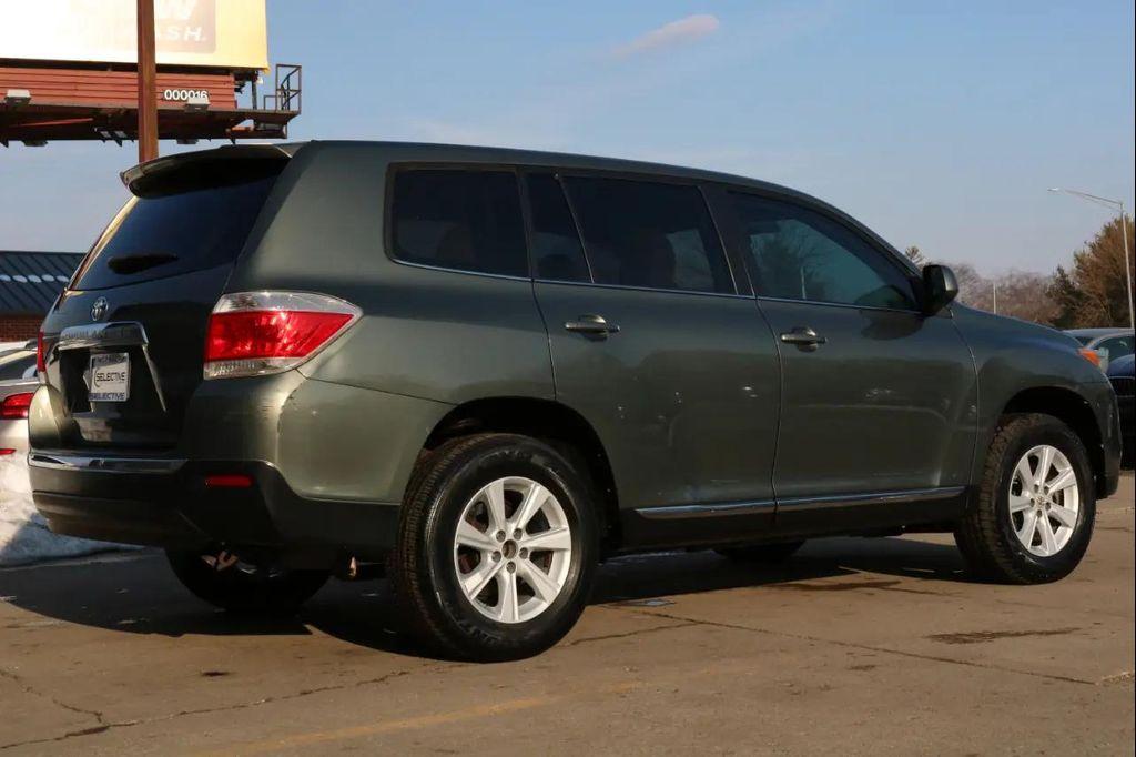 used 2013 Toyota Highlander car, priced at $10,995