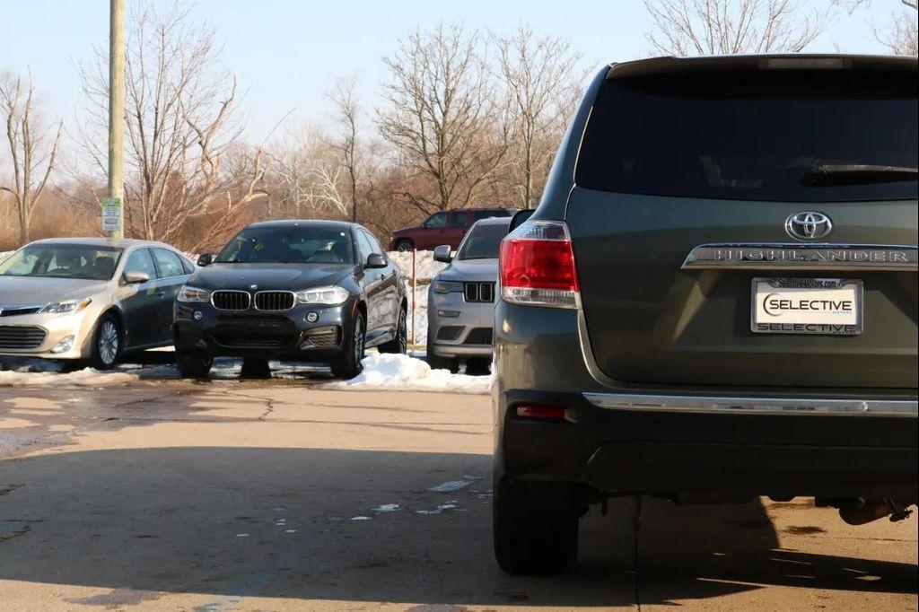 used 2013 Toyota Highlander car, priced at $10,995