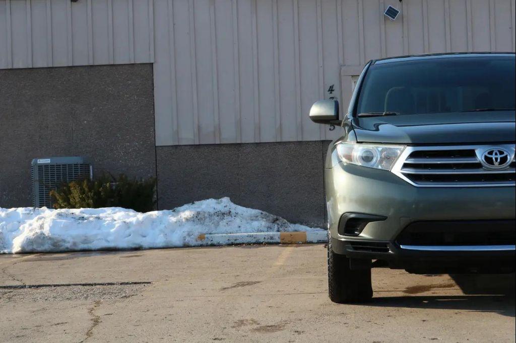 used 2013 Toyota Highlander car, priced at $10,995