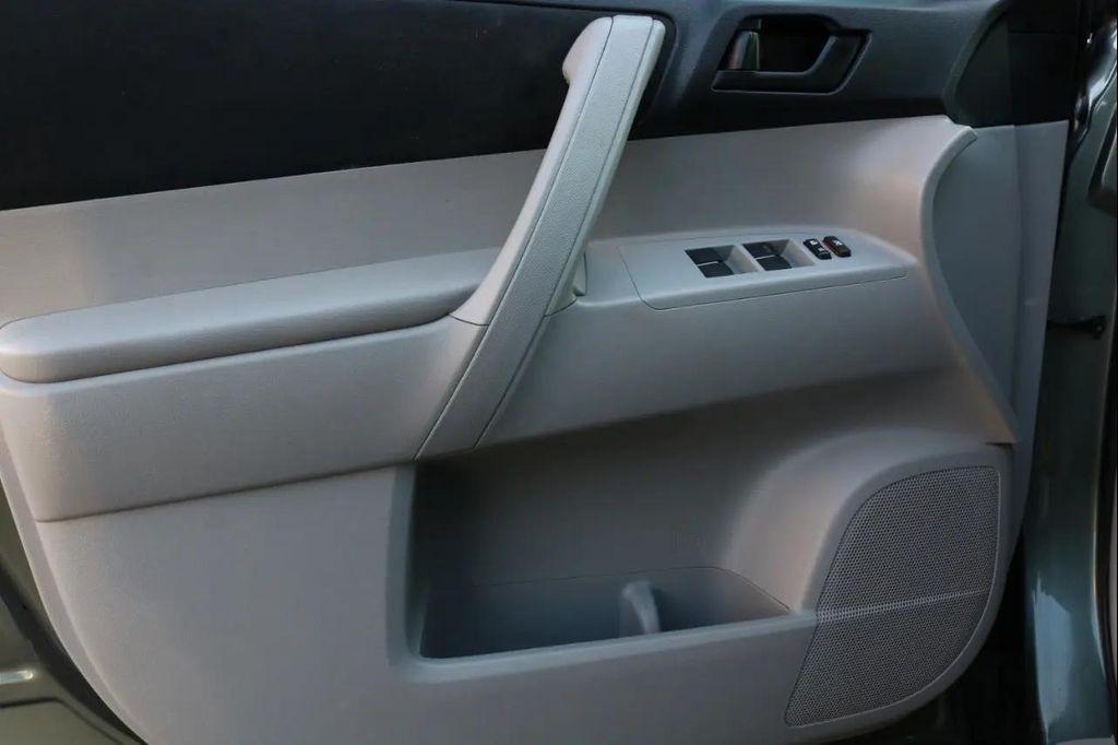 used 2013 Toyota Highlander car, priced at $10,995