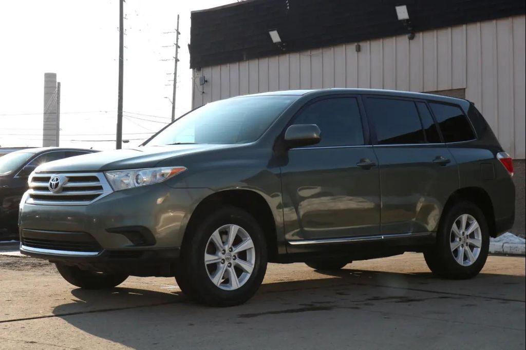used 2013 Toyota Highlander car, priced at $10,995