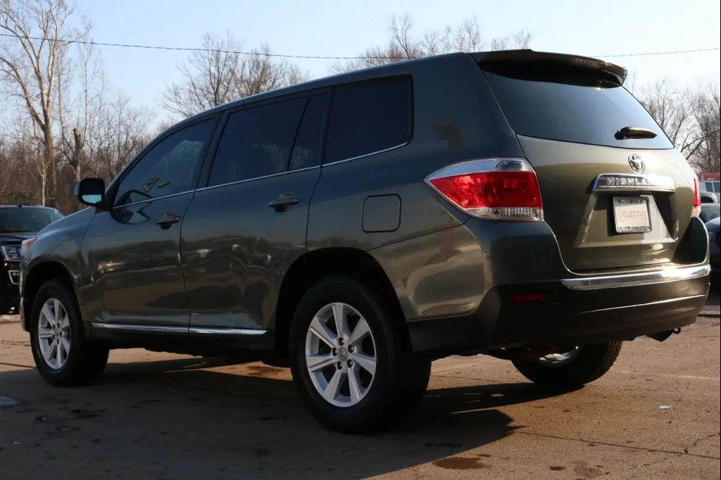 used 2013 Toyota Highlander car, priced at $10,995