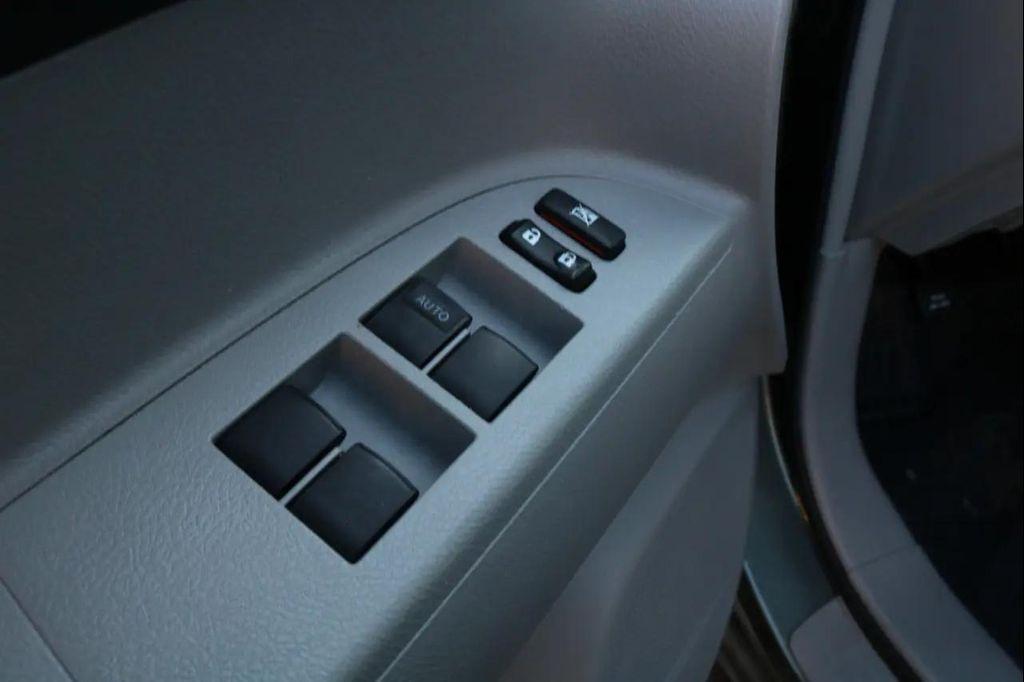 used 2013 Toyota Highlander car, priced at $10,995