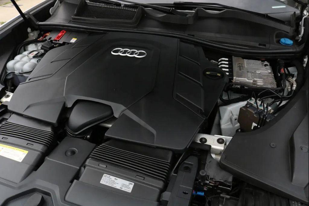 Audi Q8 view 63