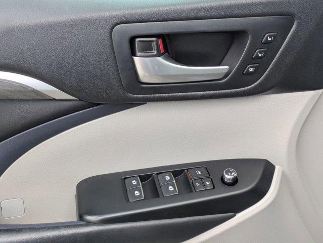 used 2018 Toyota Highlander car, priced at $22,965