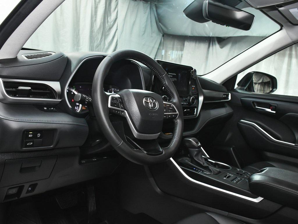 used 2024 Toyota Highlander car, priced at $27,990