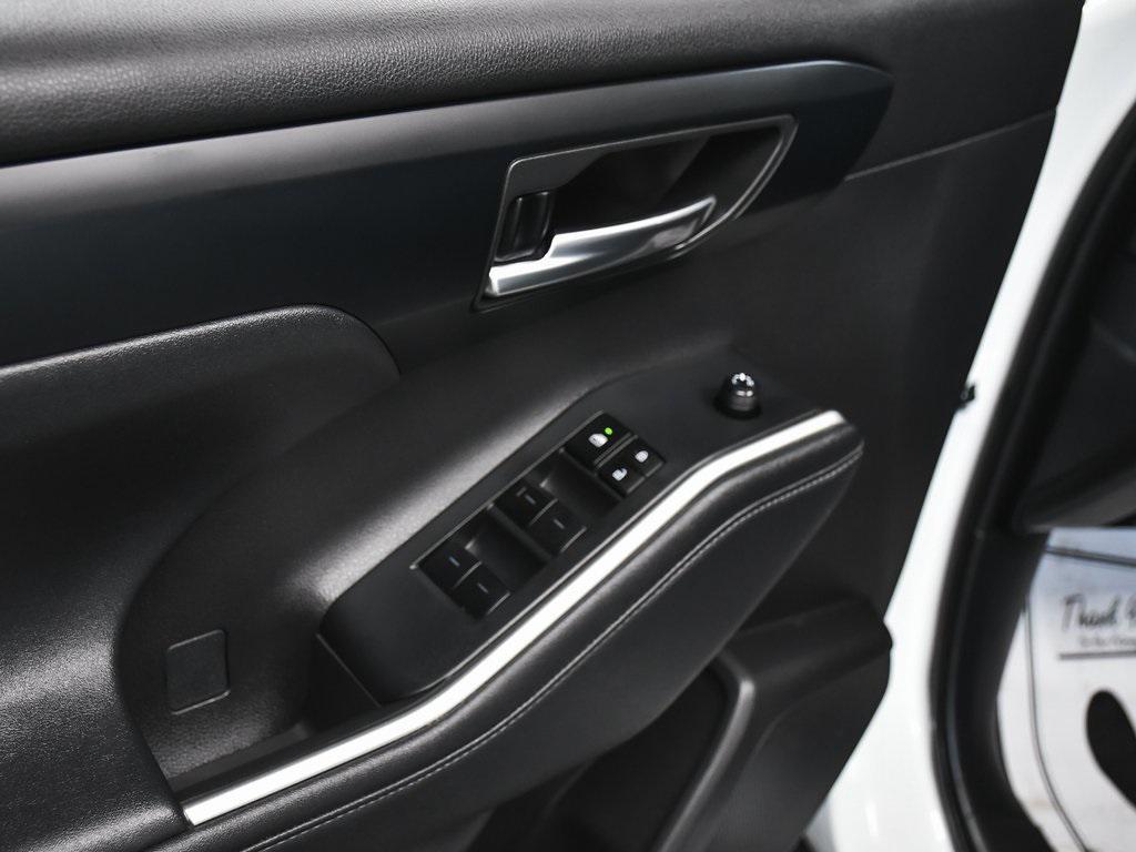 used 2024 Toyota Highlander car, priced at $27,990