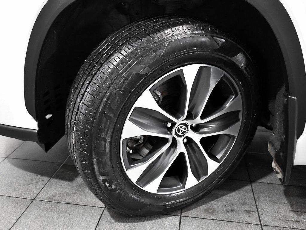 used 2024 Toyota Highlander car, priced at $27,990