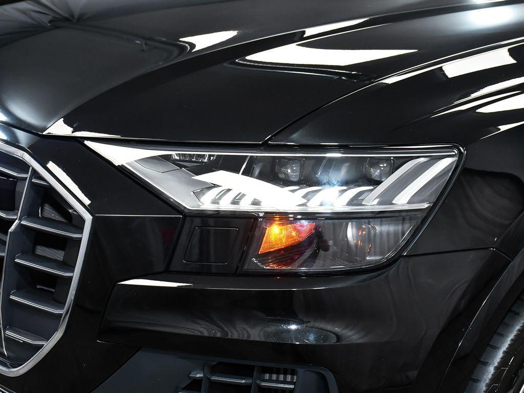 Audi Q8 view 80