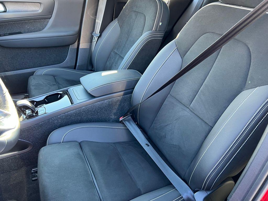 used 2022 Volvo C40 Recharge Pure Electric car, priced at $25,595