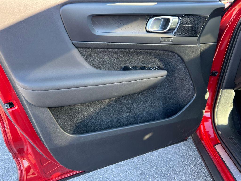 used 2022 Volvo C40 Recharge Pure Electric car, priced at $25,595