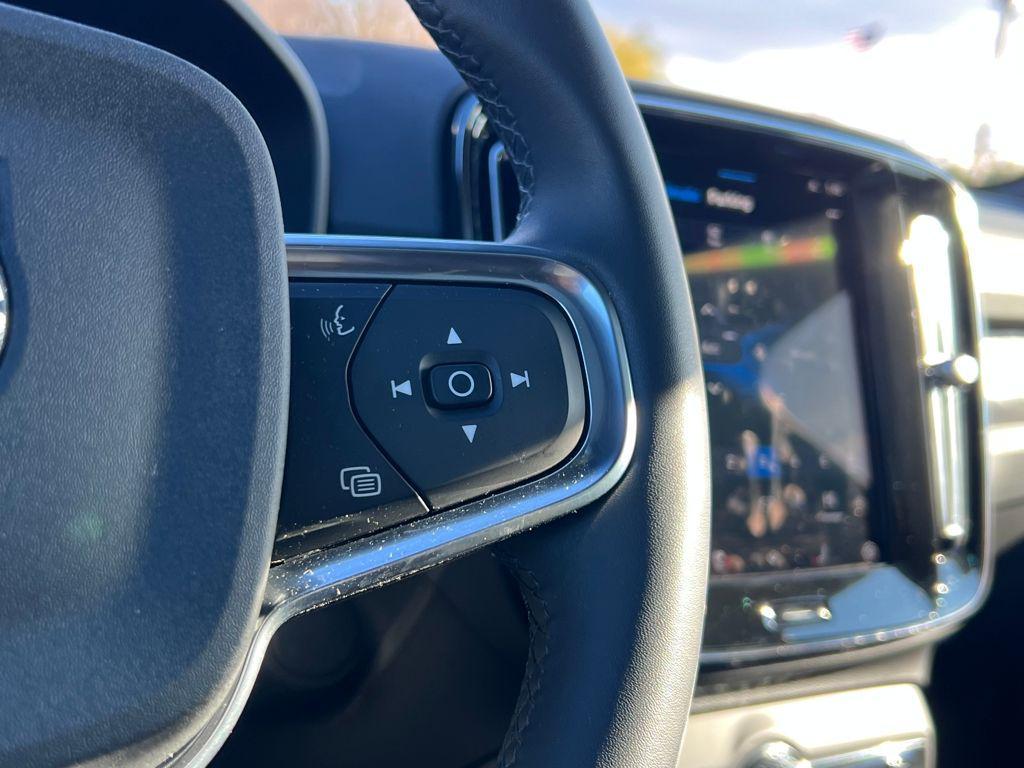 used 2022 Volvo C40 Recharge Pure Electric car, priced at $25,595