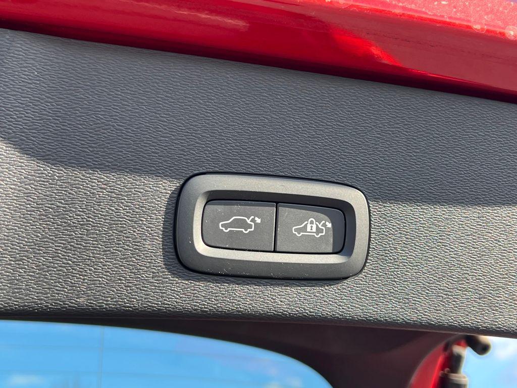 used 2022 Volvo C40 Recharge Pure Electric car, priced at $25,595