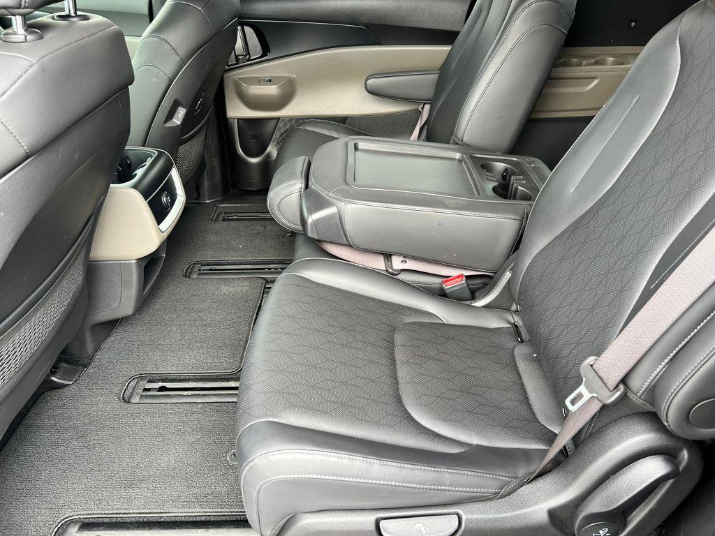 used 2024 Kia Carnival car, priced at $29,895