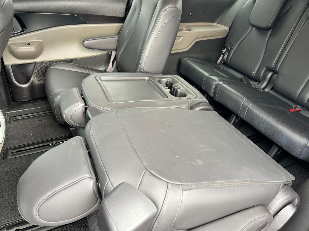 used 2024 Kia Carnival car, priced at $29,895