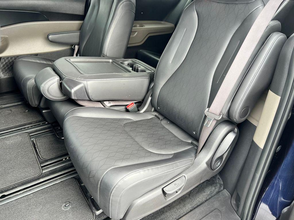 used 2024 Kia Carnival car, priced at $29,895