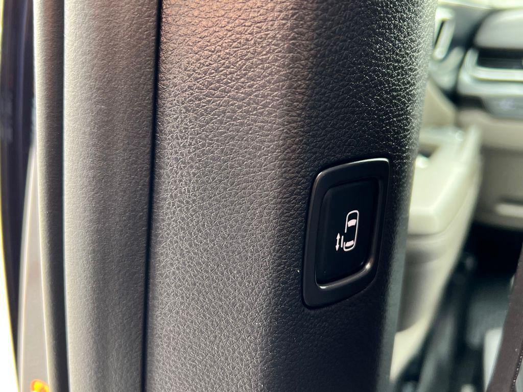 used 2024 Kia Carnival car, priced at $29,895