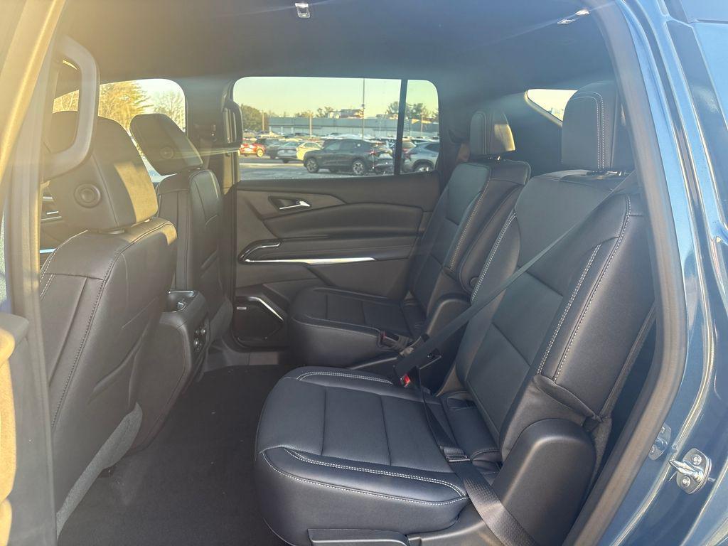 new 2026 Chevrolet Traverse car, priced at $50,070