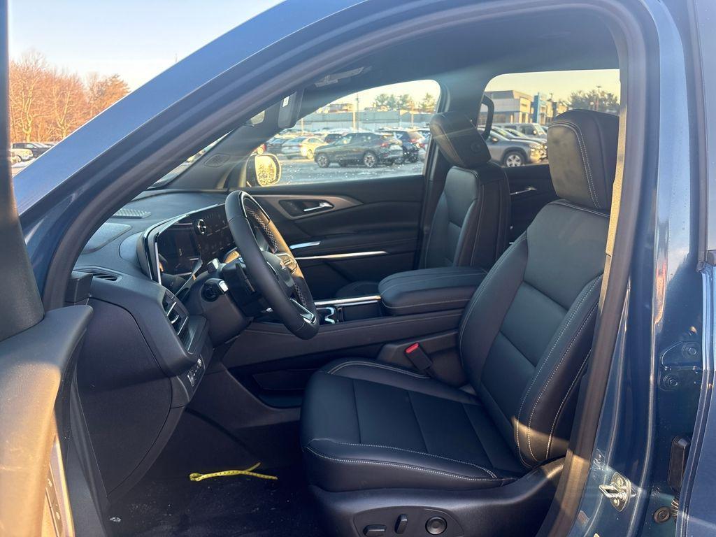 new 2026 Chevrolet Traverse car, priced at $50,070