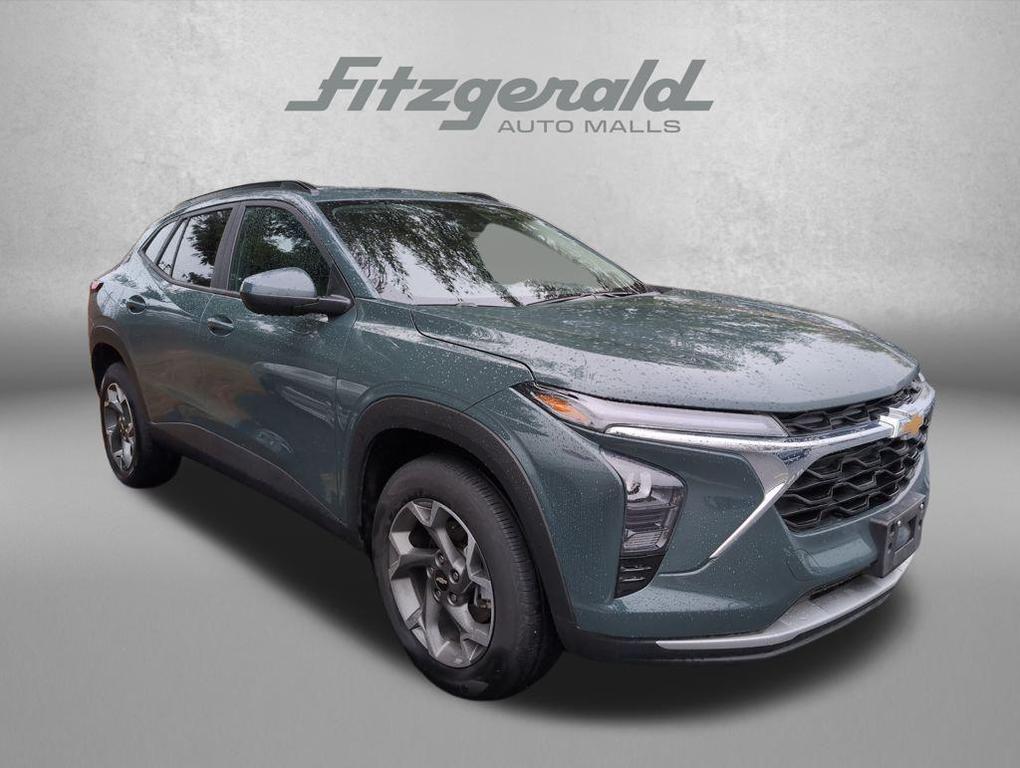 used 2025 Chevrolet Trax car, priced at $19,995