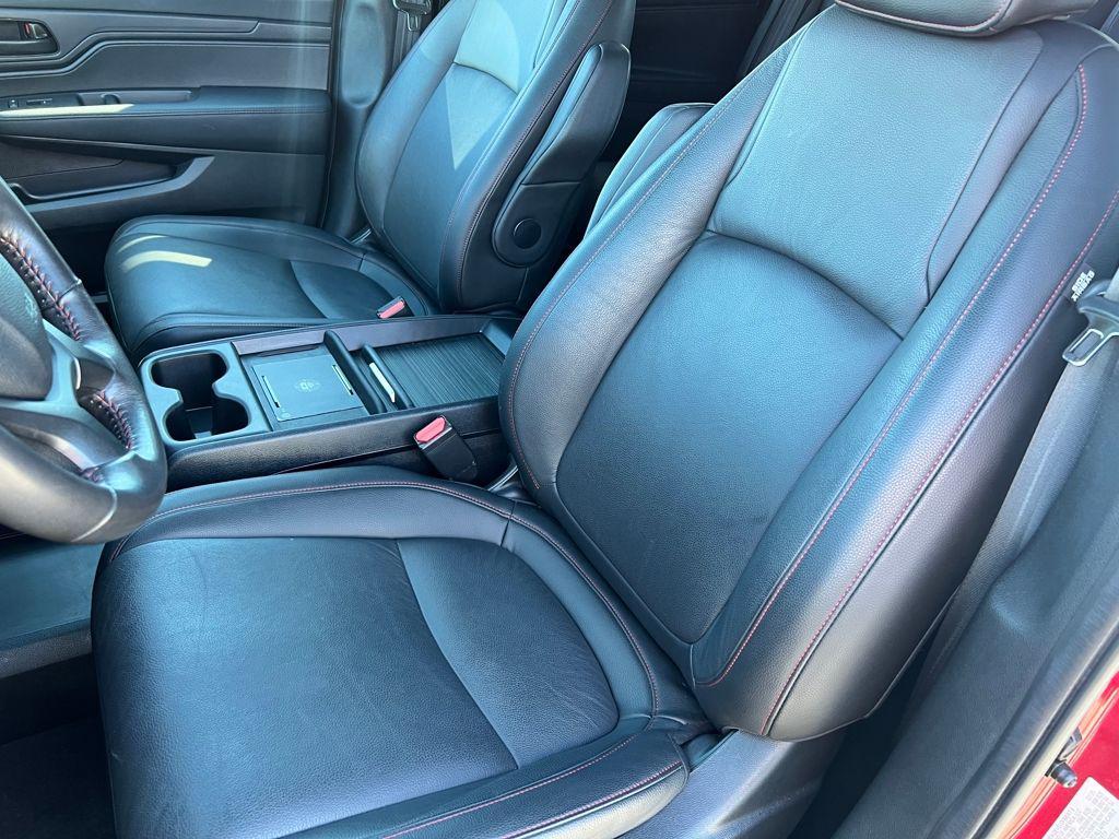 used 2025 Honda Odyssey car, priced at $38,995
