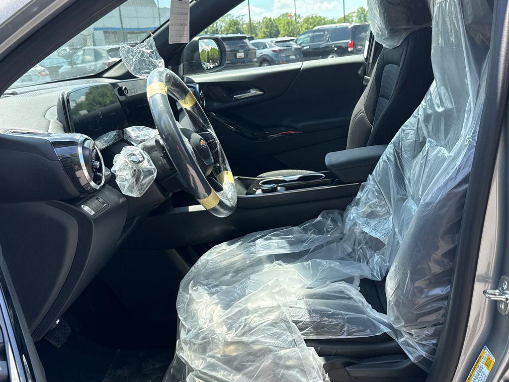 new 2026 Chevrolet Equinox car, priced at $30,325
