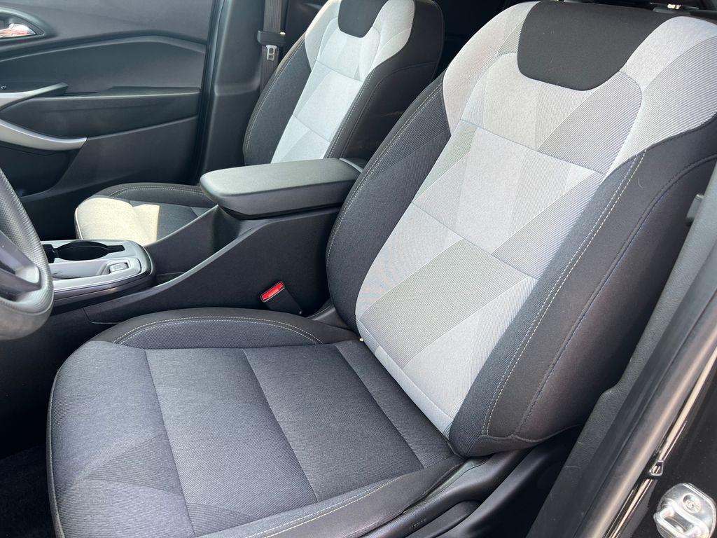 used 2025 Chevrolet Trax car, priced at $22,194