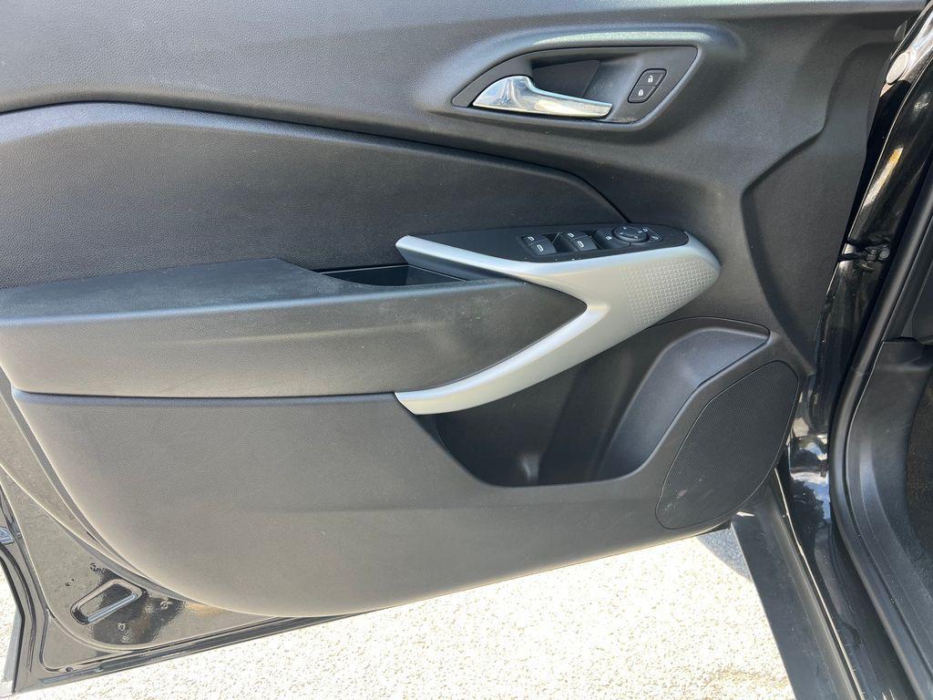 used 2025 Chevrolet Trax car, priced at $22,194