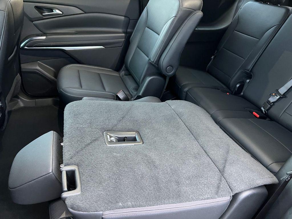 used 2025 Chevrolet Traverse car, priced at $36,995